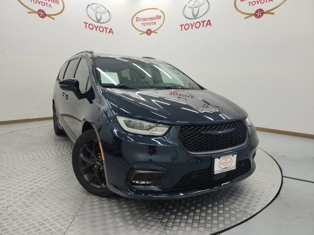 2022 Chrysler Pacifica Limited in Fathom Blue Pearlcoat — front three-quarter view